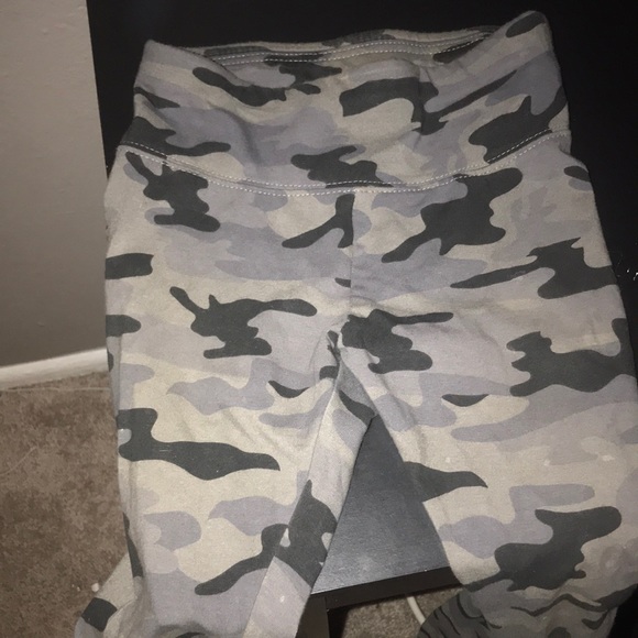 7 pairs of Leggings - Picture 4 of 14